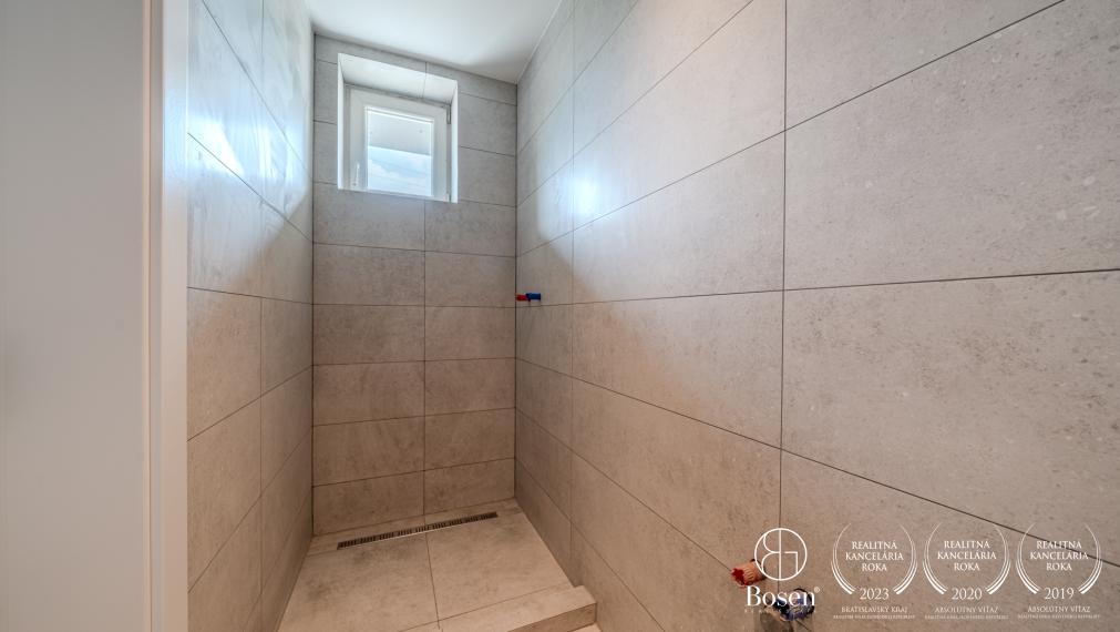 REZERVOVANÝ - BOSEN | 4 izbový rodinný dom, Kuchyňa, 1000 m2