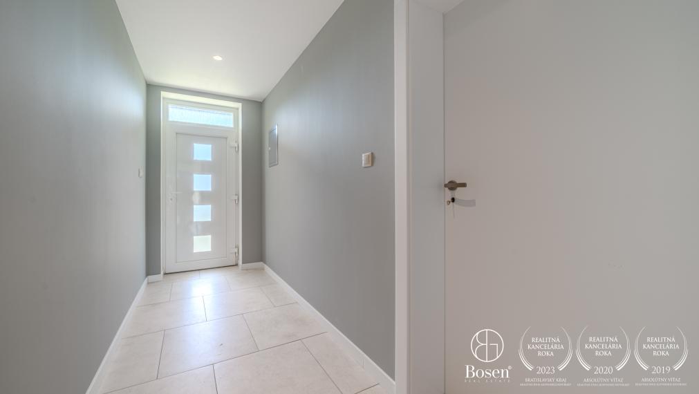 REZERVOVANÝ - BOSEN | 4 izbový rodinný dom, Kuchyňa, 1000 m2