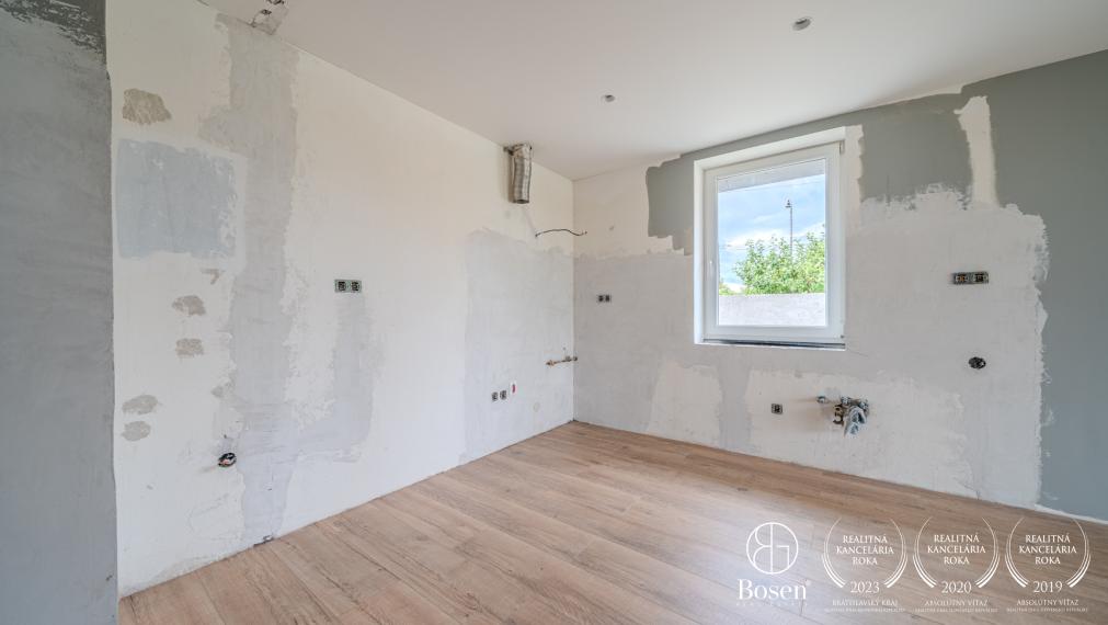 REZERVOVANÝ - BOSEN | 4 izbový rodinný dom, Kuchyňa, 1000 m2