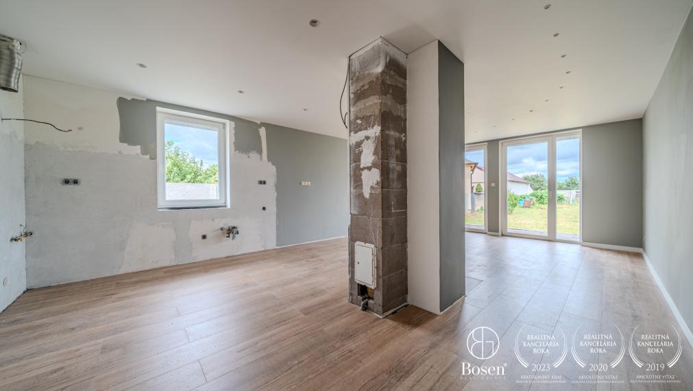 REZERVOVANÝ - BOSEN | 4 izbový rodinný dom, Kuchyňa, 1000 m2