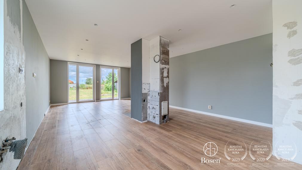 REZERVOVANÝ - BOSEN | 4 izbový rodinný dom, Kuchyňa, 1000 m2