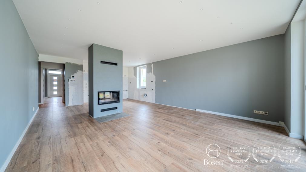 REZERVOVANÝ - BOSEN | 4 izbový rodinný dom, Kuchyňa, 1000 m2