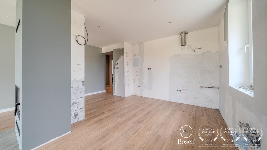 REZERVOVANÝ - BOSEN | 4 izbový rodinný dom, Kuchyňa, 1000 m2