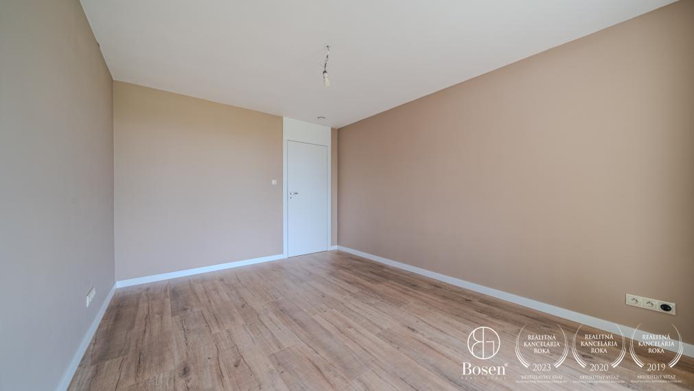 REZERVOVANÝ - BOSEN | 4 izbový rodinný dom, Kuchyňa, 1000 m2