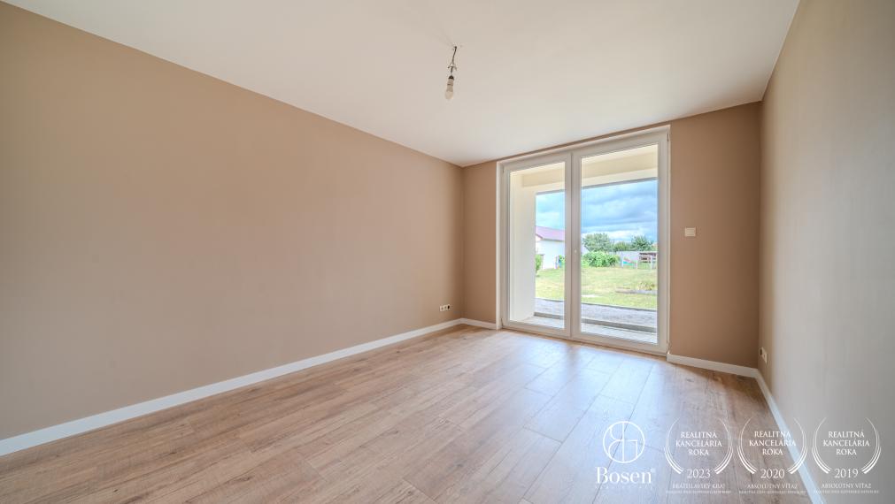 REZERVOVANÝ - BOSEN | 4 izbový rodinný dom, Kuchyňa, 1000 m2