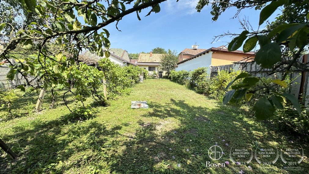 BOSEN | 2 izbový, rodinný dom s garážou, Fiľakovo, 630m2.