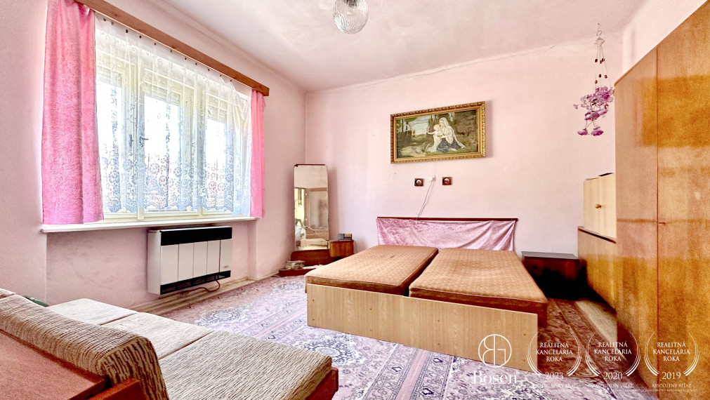 BOSEN | 2 izbový, rodinný dom s garážou, Fiľakovo, 630m2.