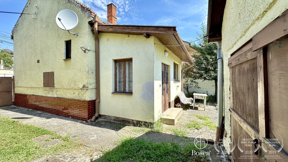 BOSEN | 2 izbový, rodinný dom s garážou, Fiľakovo, 630m2.