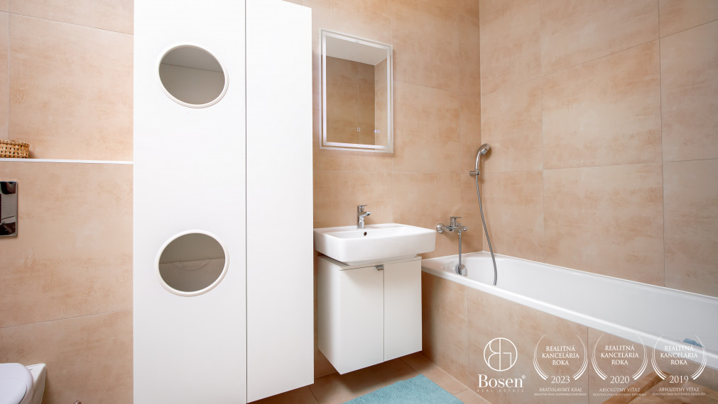 REZERVOVANÝ | BOSEN | Na predaj zariadený 3 izbový byt s garážou - Trenčín