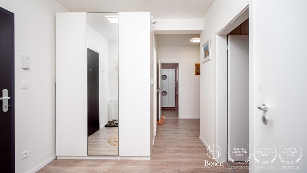 REZERVOVANÝ | BOSEN | Na predaj zariadený 3 izbový byt s garážou - Trenčín