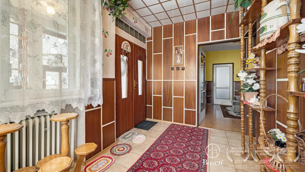 BOSEN | Dvojpodlažný podpivničený rodinný dom s veľkým pozemkom pri lese