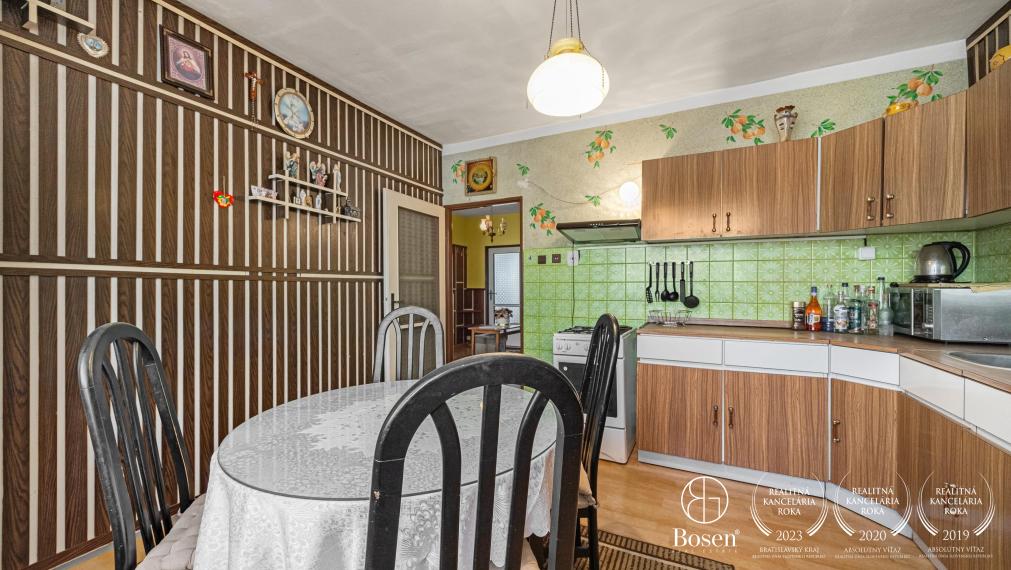 BOSEN | Dvojpodlažný podpivničený rodinný dom s veľkým pozemkom pri lese