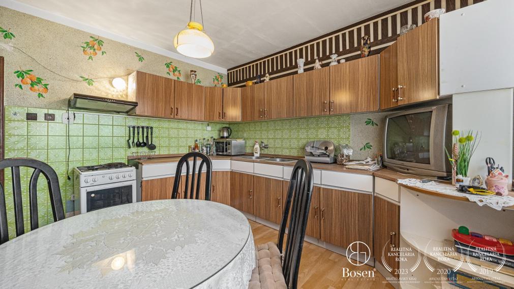 BOSEN | Dvojpodlažný podpivničený rodinný dom s veľkým pozemkom pri lese