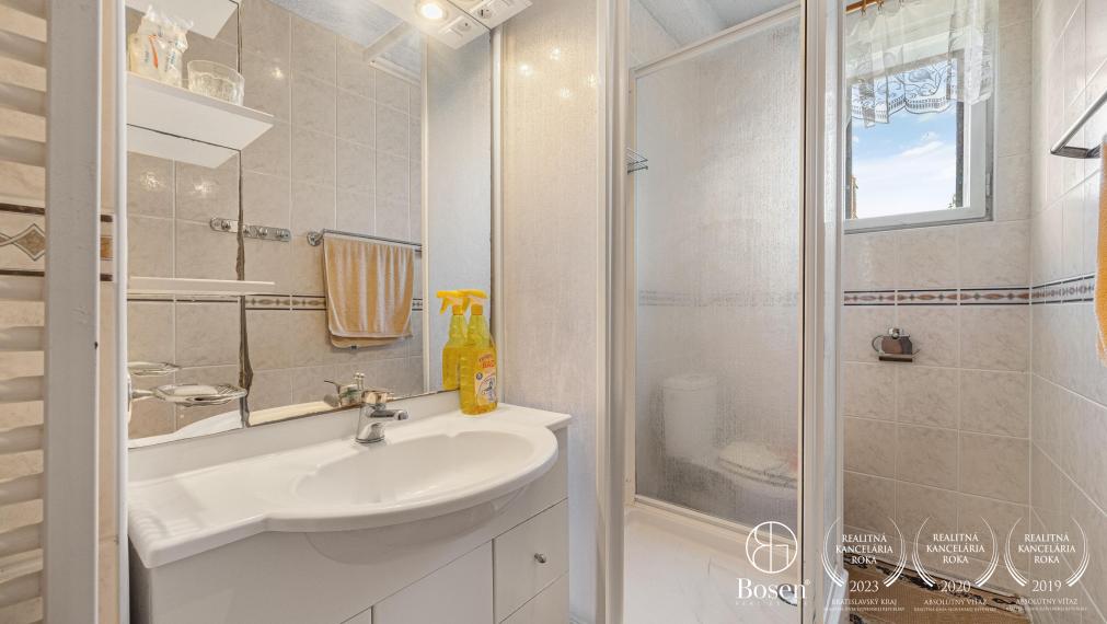 BOSEN | Dvojpodlažný podpivničený rodinný dom s veľkým pozemkom pri lese