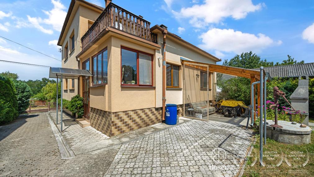 BOSEN | Dvojpodlažný podpivničený rodinný dom s veľkým pozemkom pri lese