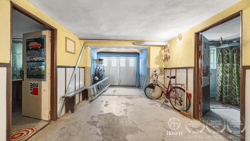 BOSEN | Dvojpodlažný podpivničený rodinný dom s veľkým pozemkom pri lese