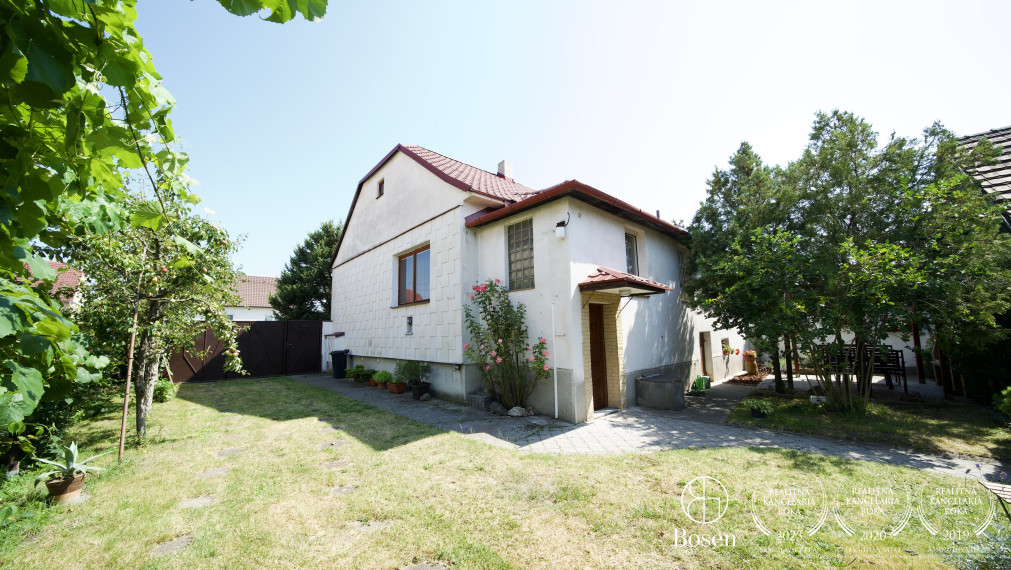 REZERVOVANÉ - BOSEN | Rodinný dom s dvomi garážami, Kúty, Štefánikova, na pozemku 990 m2