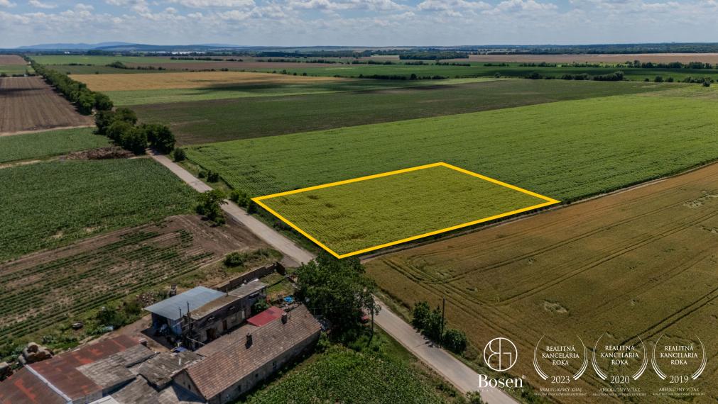 BOSEN | Na predaj - Pozemok určený na výstavbu RD, 20 000 m2, Dvory nad Žitavou, okres Nové Zámky