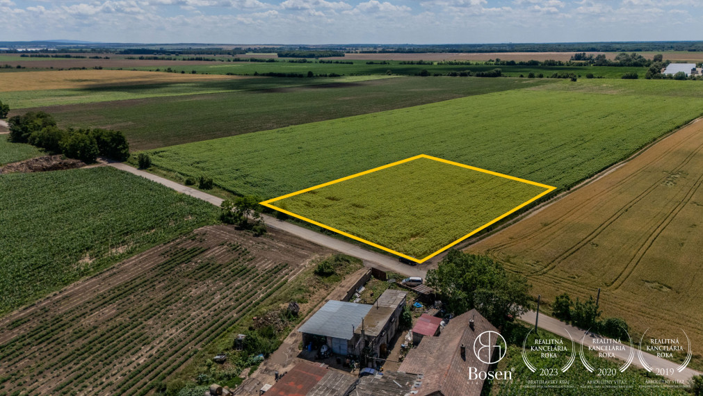 BOSEN | Na predaj - Pozemok určený na výstavbu RD, 20 000 m2, Dvory nad Žitavou, okres Nové Zámky