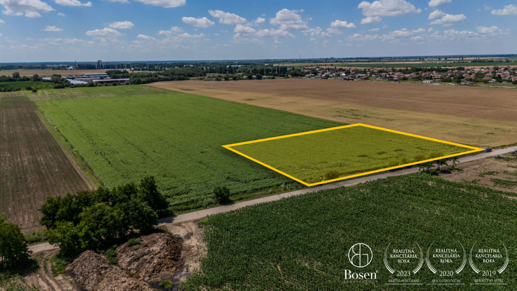BOSEN | Na predaj - Pozemok určený na výstavbu RD, 20 000 m2, Dvory nad Žitavou, okres Nové Zámky