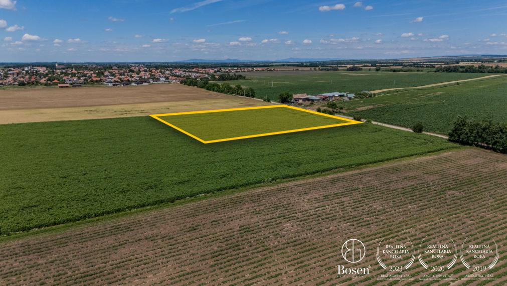 BOSEN | Na predaj - Pozemok určený na výstavbu RD, 20 000 m2, Dvory nad Žitavou, okres Nové Zámky
