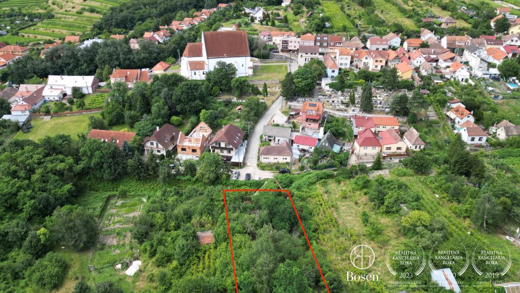 BOSEN | Building plot suitable for the construction of a family house in the town of Svätý Jur, 1006 m2