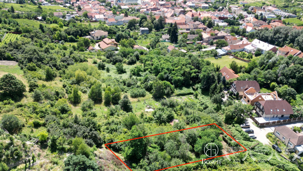BOSEN | Building plot suitable for the construction of a family house in the town of Svätý Jur, 1006 m2