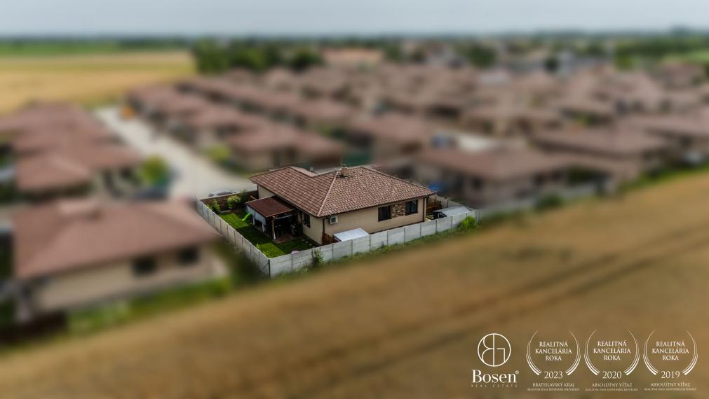 PREDANÉ - BOSEN |  4 izbový rodinný dom, s dvojgarážou, Hurbanova Ves