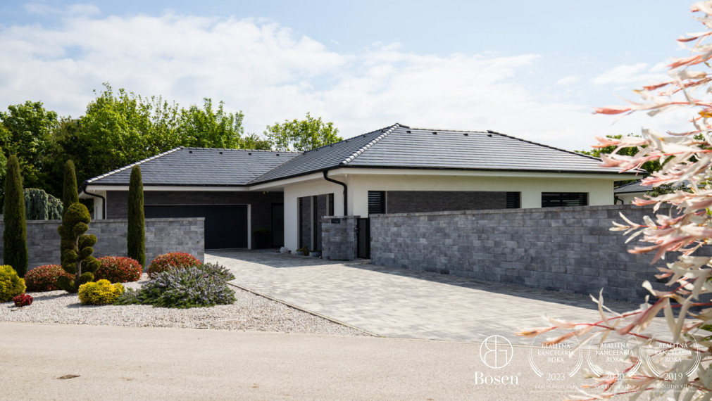 PREDANÉ | BOSEN | Luxusný RD s hosťovským domom a s bazénom