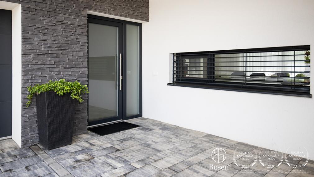 PREDANÉ | BOSEN | Luxusný RD s hosťovským domom a s bazénom