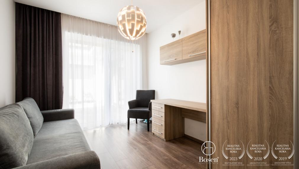 PREDANÉ | BOSEN | Luxusný RD s hosťovským domom a s bazénom