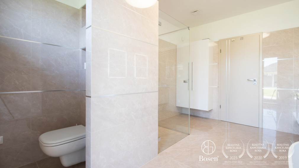 PREDANÉ | BOSEN | Luxusný RD s hosťovským domom a s bazénom