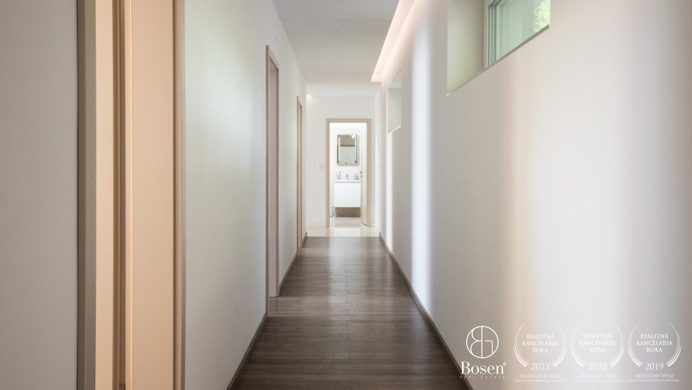 PREDANÉ | BOSEN | Luxusný RD s hosťovským domom a s bazénom