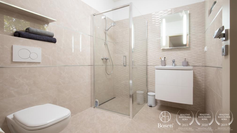 PREDANÉ | BOSEN | Luxusný RD s hosťovským domom a s bazénom