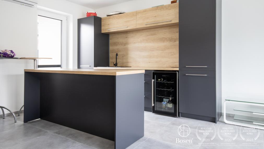 PREDANÉ | BOSEN | Luxusný RD s hosťovským domom a s bazénom