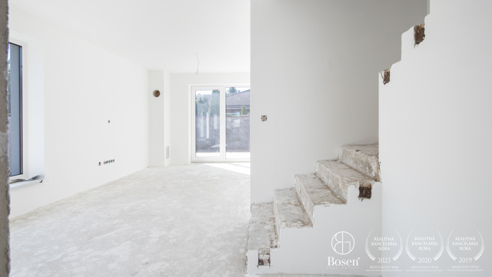 BOSEN | Poschodový 3i RD v Gabčíkove, ZNÍŽENÁ CENA!!!