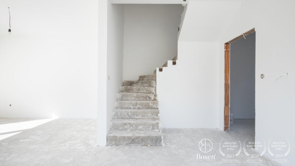 BOSEN | Poschodový 3i RD v Gabčíkove, ZNÍŽENÁ CENA!!!