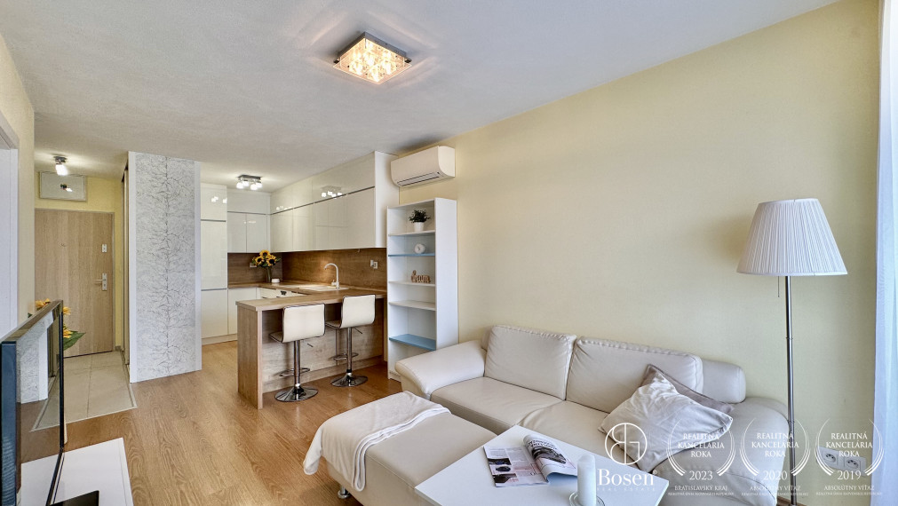 BOSEN | PRENAJATÉ: 2 izbový klimatizovaný byt s garážovým parkovacím státím, ul. Muchovo námestie, Bratislava - Petržalka