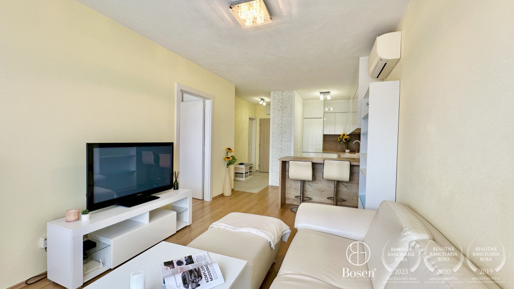 BOSEN | PRENAJATÉ: 2 izbový klimatizovaný byt s garážovým parkovacím státím, ul. Muchovo námestie, Bratislava - Petržalka