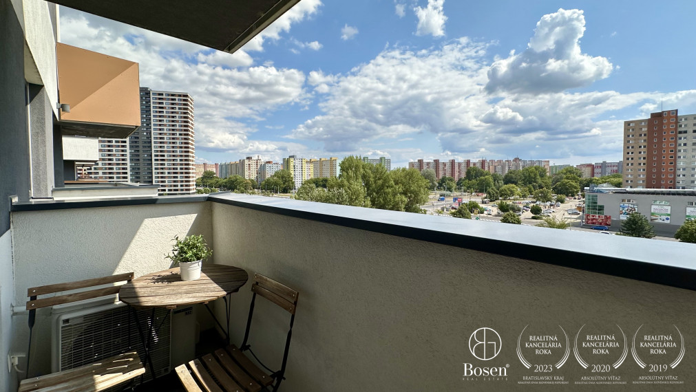 BOSEN | PRENAJATÉ: 2 izbový klimatizovaný byt s garážovým parkovacím státím, ul. Muchovo námestie, Bratislava - Petržalka