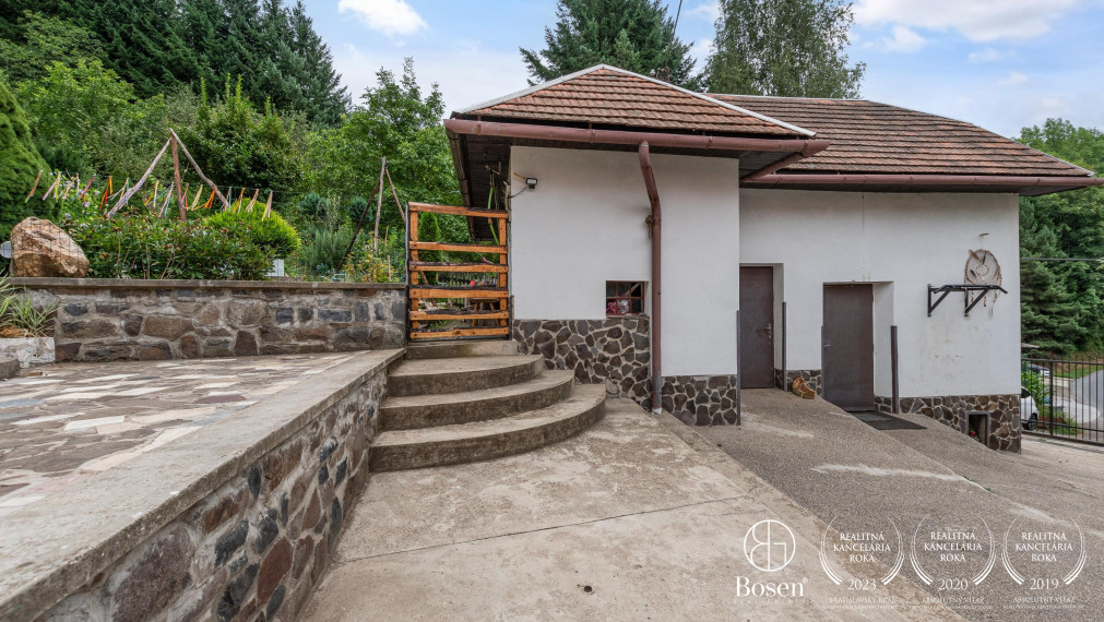 BOSEN | Príjemný rodinný dom s rozsiahlym pozemkom 5860 m2