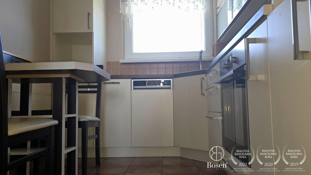 BOSEN | 4 izbový priestranný čiastočne zariadený byt na prenájom, Dunajská Streda