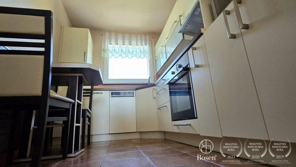 BOSEN | 4 izbový priestranný čiastočne zariadený byt na prenájom, Dunajská Streda