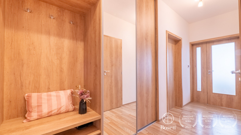 BOSEN | REZERVOVANÝ Na predaj 3 izbový byt v novostavbe s parkovacím státím, Dunajská Lužná