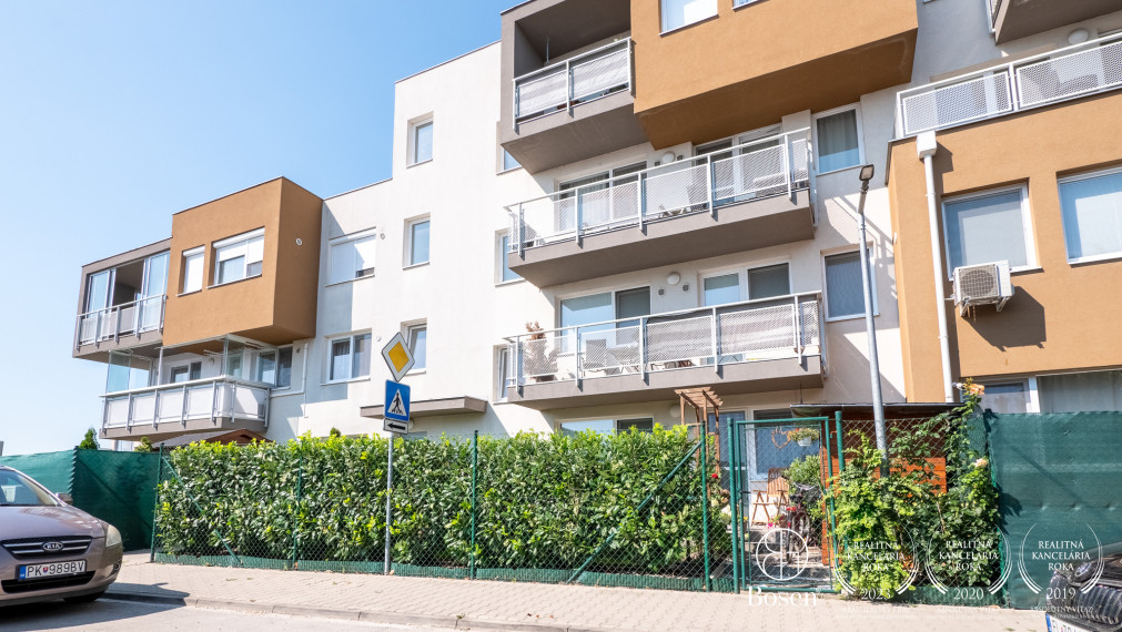 BOSEN | REZERVOVANÝ Na predaj 3 izbový byt v novostavbe s parkovacím státím, Dunajská Lužná