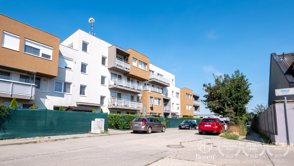 BOSEN | REZERVOVANÝ Na predaj 3 izbový byt v novostavbe s parkovacím státím, Dunajská Lužná