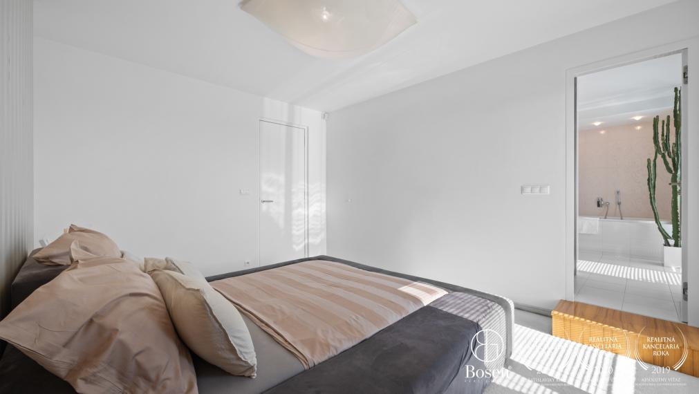 Elegantný 5-izbový byt s veľkorysou terasou vo vynikajúcej bratislavskej lokalite