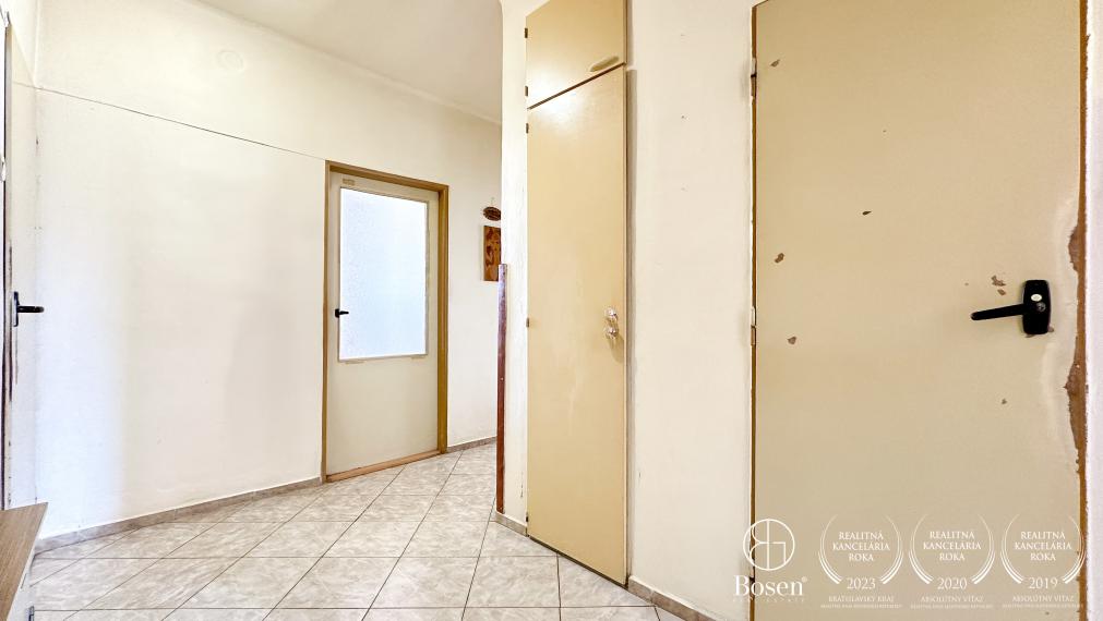 BOSEN | Priestranný 3izbový byt s veľkou loggiou a balkónom, 110m2.