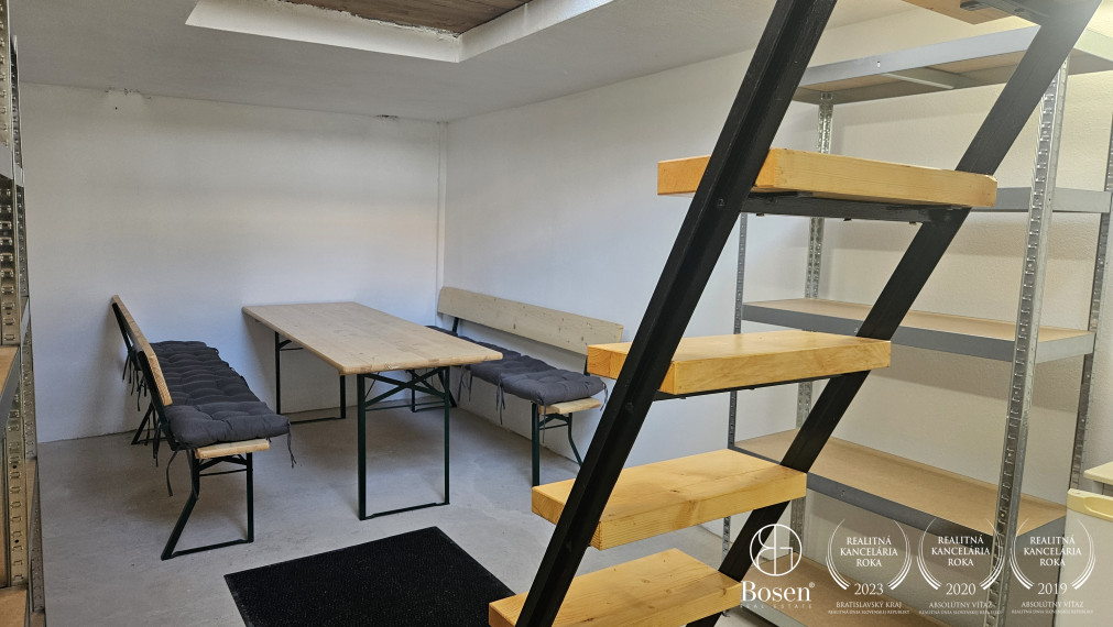 BOSEN | Moderná garáž s posedením v suteréne