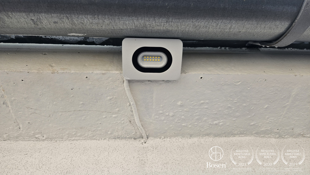 BOSEN | Moderná garáž s posedením v suteréne